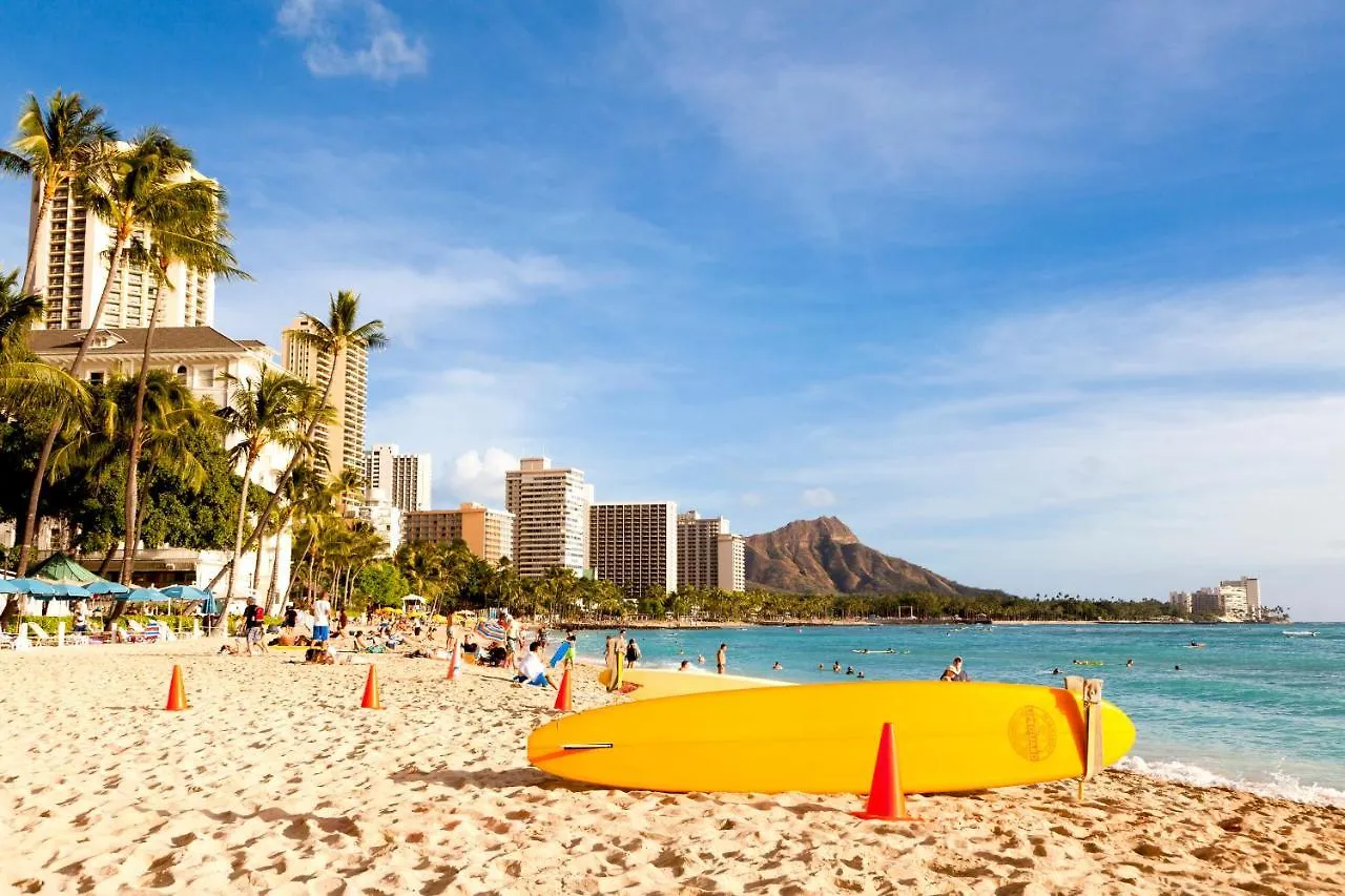 Aloha Vibes Await! Stylish Condo At Aloha Surf - Mountain And City Views Honolulu