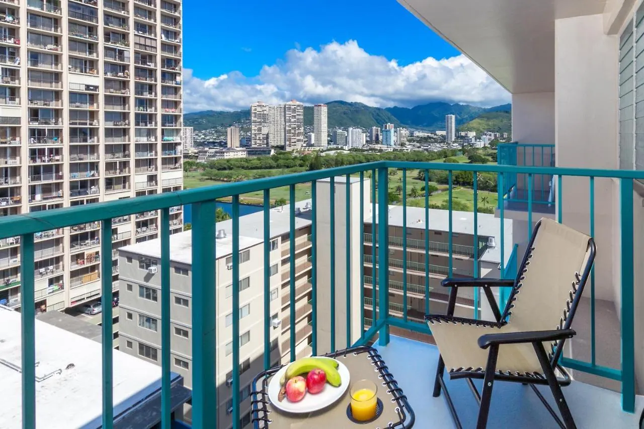 Aloha Vibes Await! Stylish Condo At Aloha Surf - Mountain And City Views Honolulu Apartment