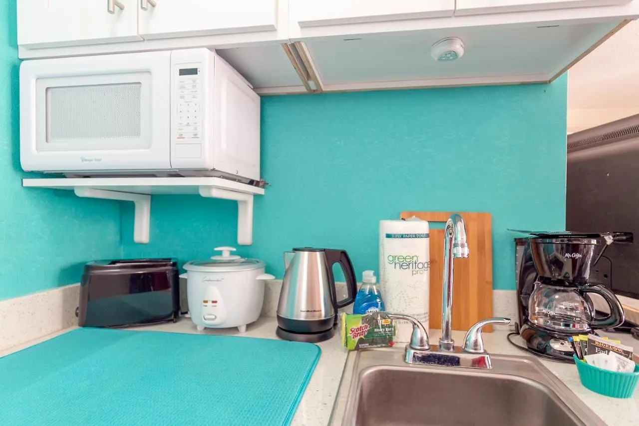 Aloha Vibes Await! Stylish Condo At Aloha Surf - Mountain And City Views Honolulu Apartment