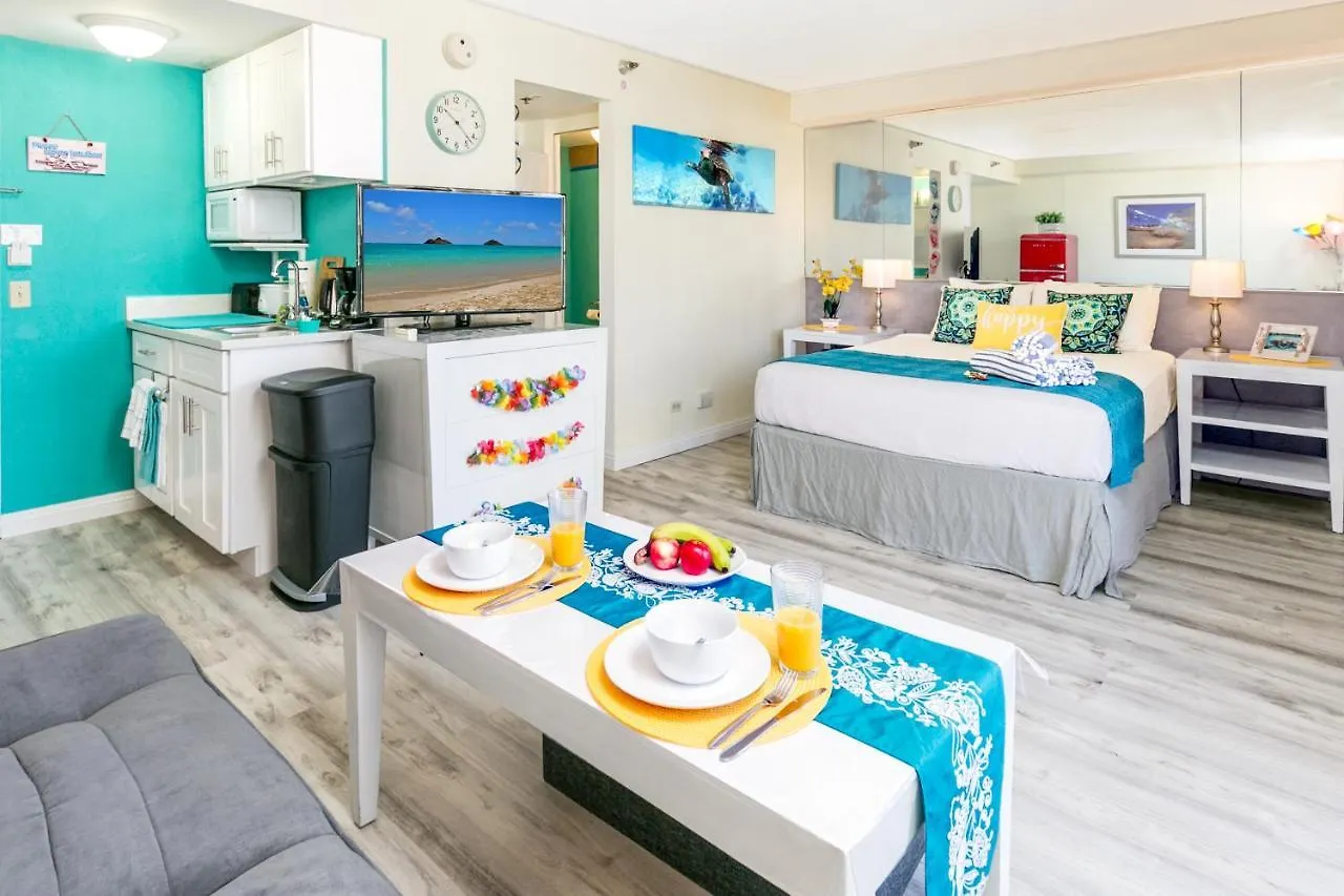 Aloha Vibes Await! Stylish Condo At Aloha Surf - Mountain And City Views Honolulu