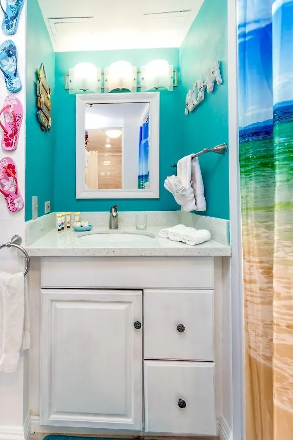 Apartment Aloha Vibes Await! Stylish Condo At Aloha Surf - Mountain And City Views Honolulu