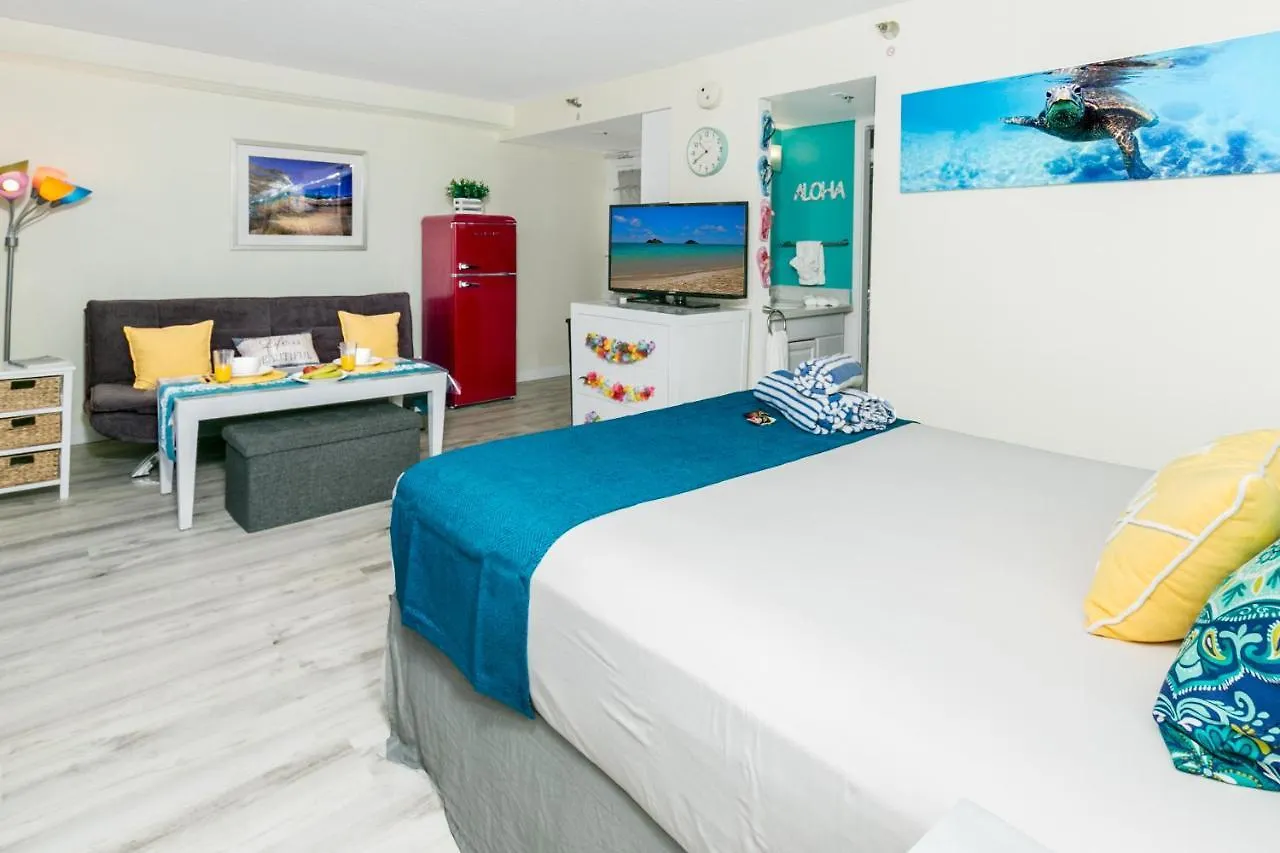 Aloha Vibes Await! Stylish Condo At Aloha Surf - Mountain And City Views Honolulu United States
