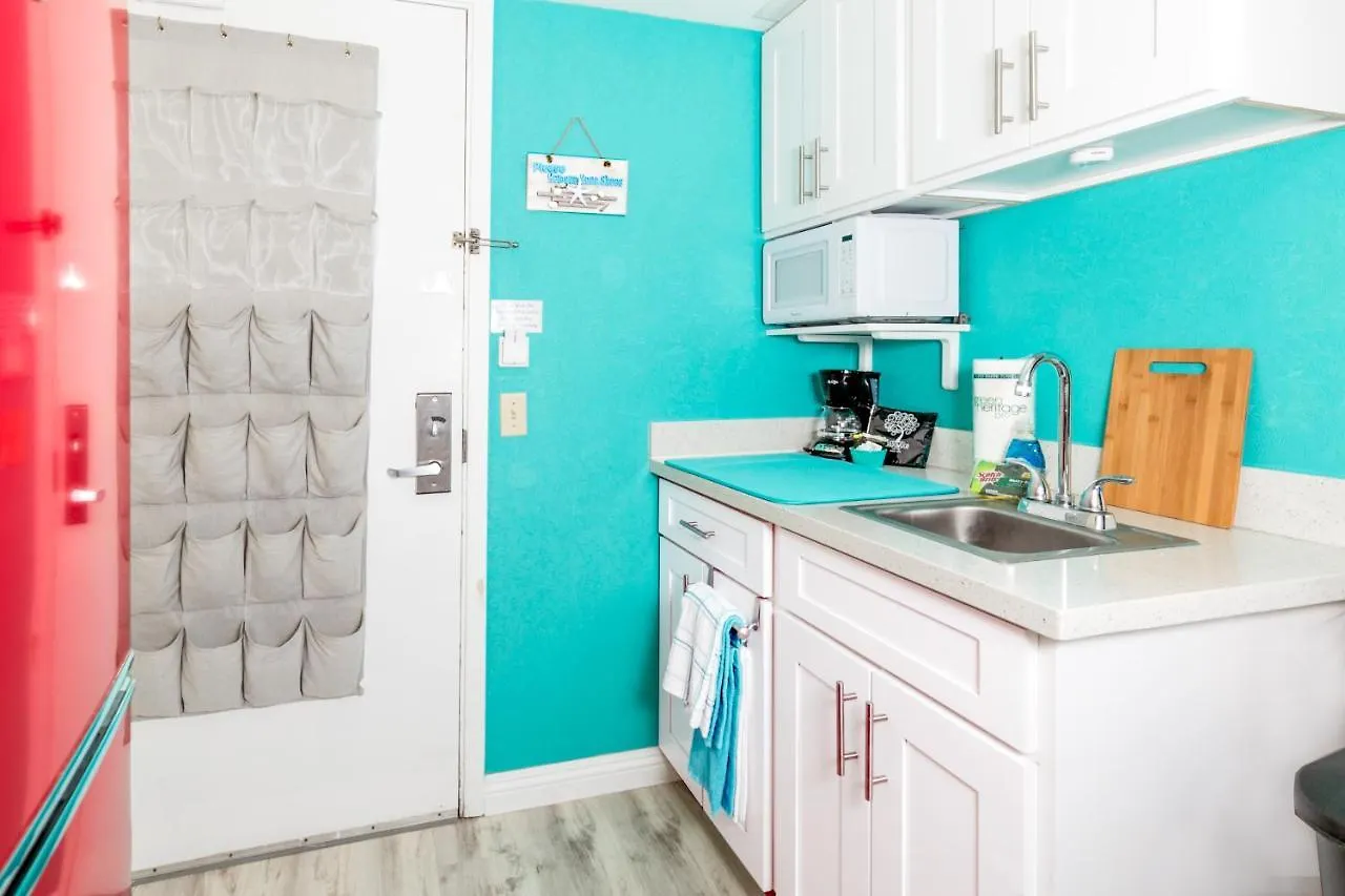 Apartment Aloha Vibes Await! Stylish Condo At Aloha Surf - Mountain And City Views Honolulu United States